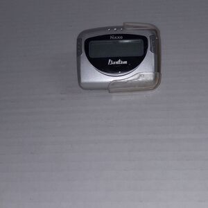 Nuxxo Bantam Silver Pedometer